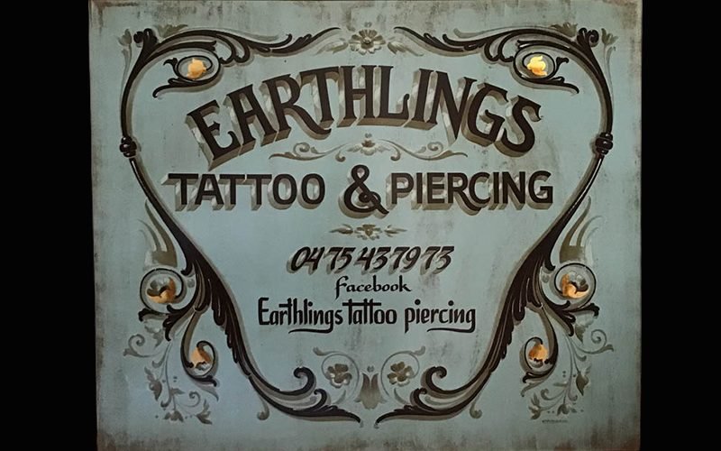 cartel pequeÑo tattoo y piercing